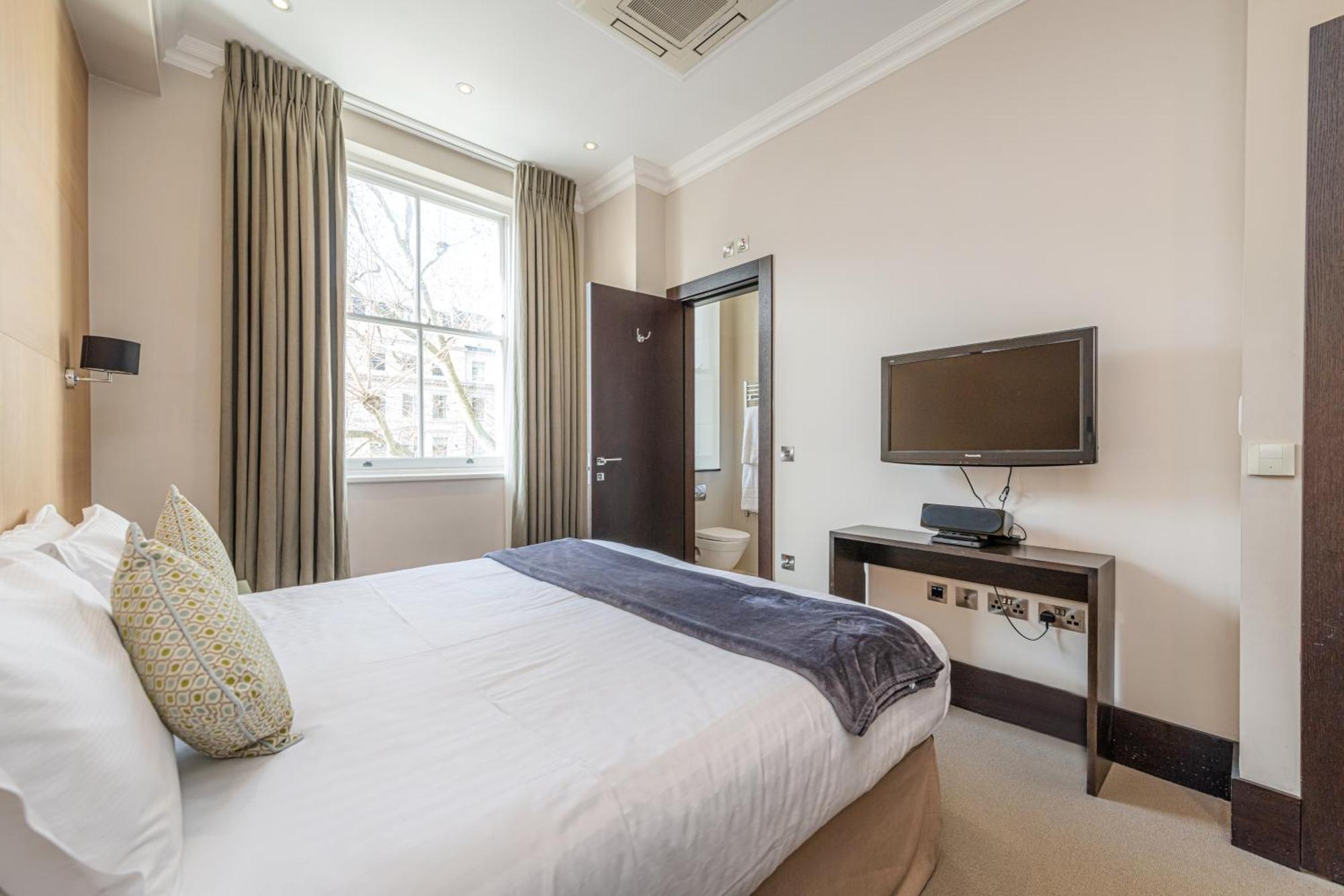 130 Queen's Gate Apartahotel 5*